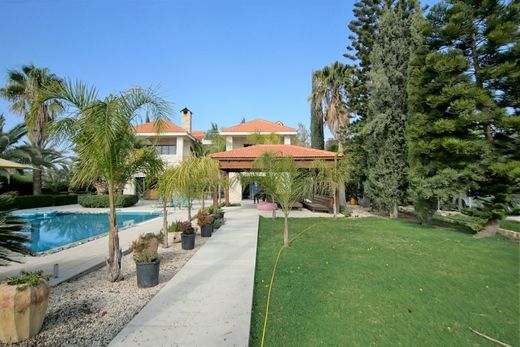 Villa a Parekklisha, Parekklisiá