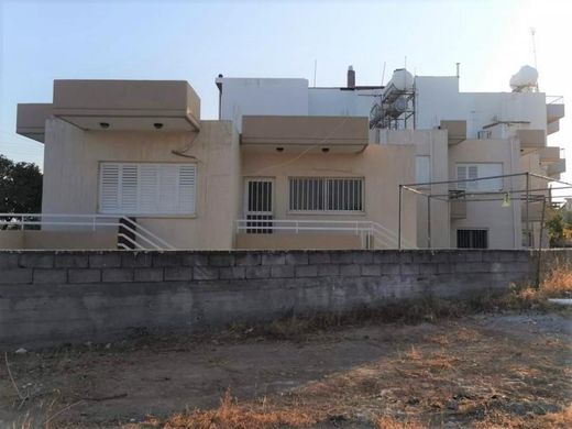 Mehrfamilienhaus in Ýpsonas, Limassol District