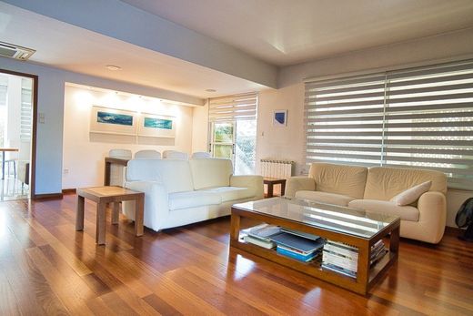 Germasógeia, Limassol Districtのマルチファミリーヴィラ