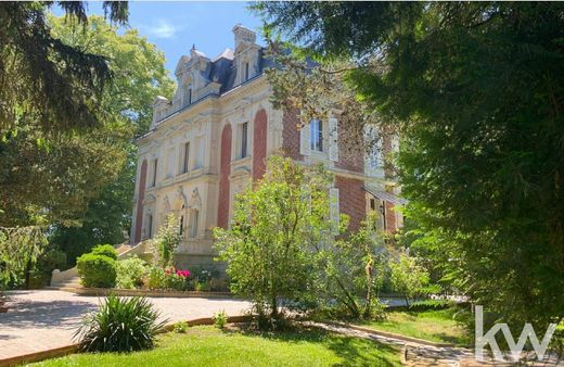 Villa in Bury, Oise