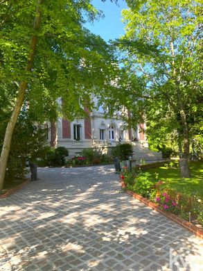 Villa in Bury, Oise