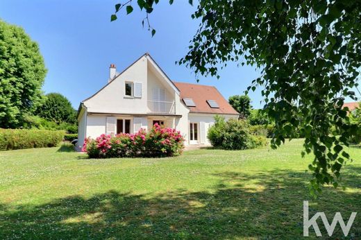 Villa in Saint-Nom-la-Bretêche, Yvelines