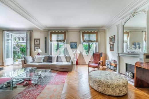 Apartment in La Muette, Auteuil, Porte Dauphine, Paris