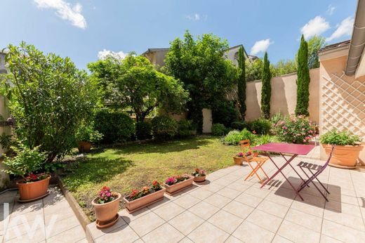 Apartment / Etagenwohnung in Lyon 08, Rhône