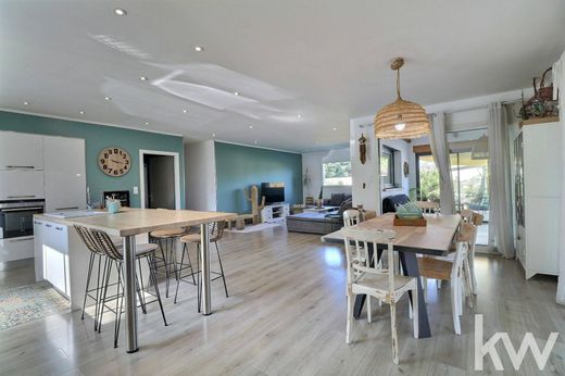 Villa in Corneilla-del-Vercol, Pyrénées-Orientales