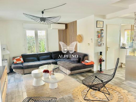 Villa a Villenave-d'Ornon, Gironda