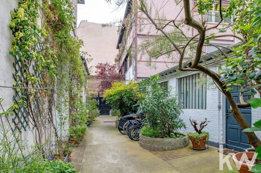 Apartment in Canal Saint Martin, Château d’Eau, Porte Saint-Denis, Paris