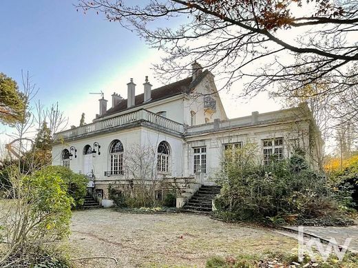 Villa a La Celle-Saint-Cloud, Yvelines