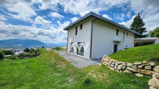 Villa in Cranves-Sales, Haute-Savoie