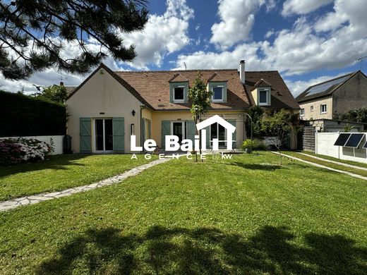 Villa in Osny, Val d'Oise
