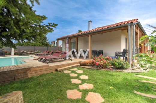 Villa in Villeneuve-Loubet, Alpes-Maritimes