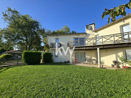 Villa in Bouteilles-Saint-Sébastien, Dordogne