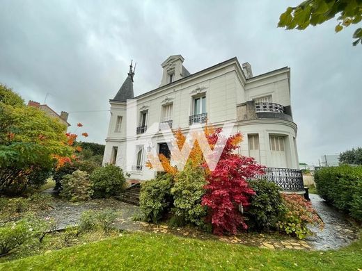 Villa in La Varenne-Saint-Hilaire, Val-de-Marne