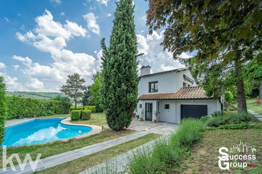 Villa in Poleymieux-au-Mont-d'Or, Rhône