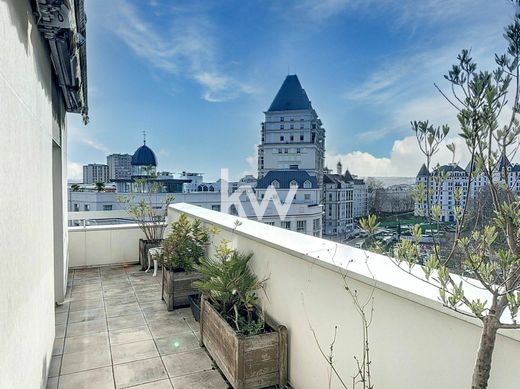 Appartement in Puteaux, Hauts-de-Seine