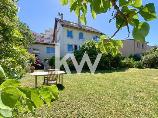 Villa for sale in Reims