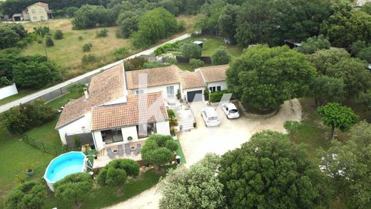 Villa in Uzès, Gard