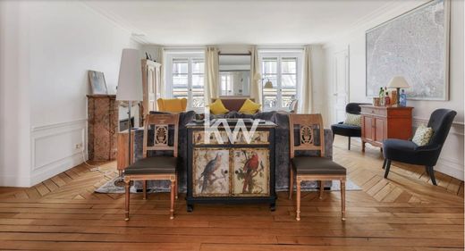 Apartment in Chatelet les Halles, Louvre-Tuileries, Palais Royal, Paris