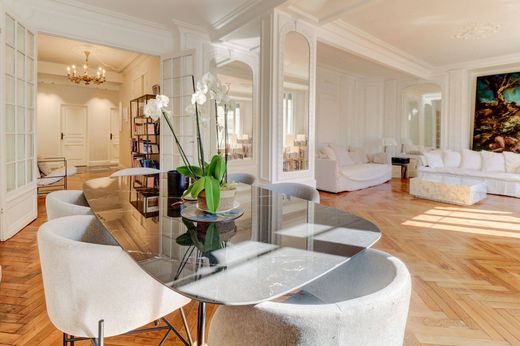 Apartment / Etagenwohnung in Nizza, Alpes-Maritimes
