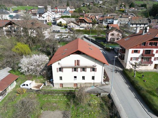 Edificio en Saint-Jeoire, Alta Saboya