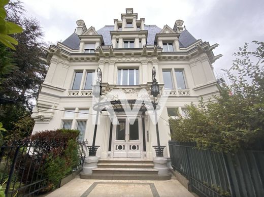 Apartment / Etagenwohnung in Neuilly-sur-Seine, Hauts-de-Seine