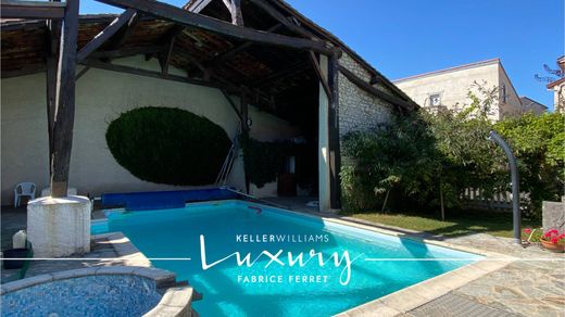 Villa in Pont-du-Château, Puy-de-Dôme