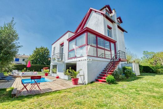 Villa a Villenave-d'Ornon, Gironda