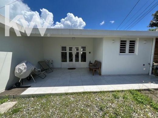 Apartment / Etagenwohnung in Les Trois-Îlets, Martinique