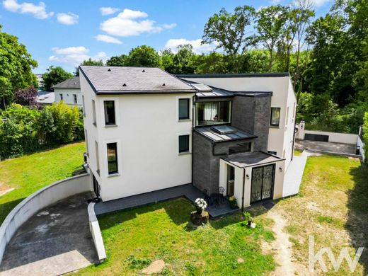 Villa in Maisons-Laffitte, Yvelines