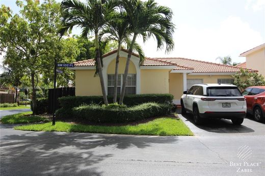 Luxury home in Doral, Miami-Dade