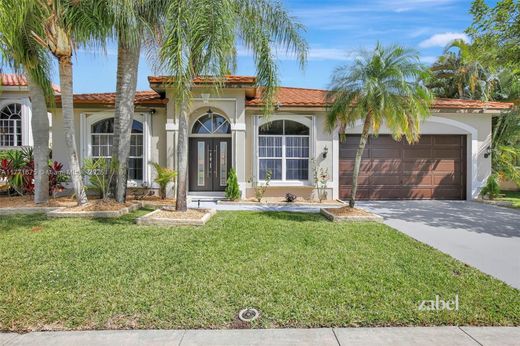 Luxury home in Pembroke Pines, Broward County