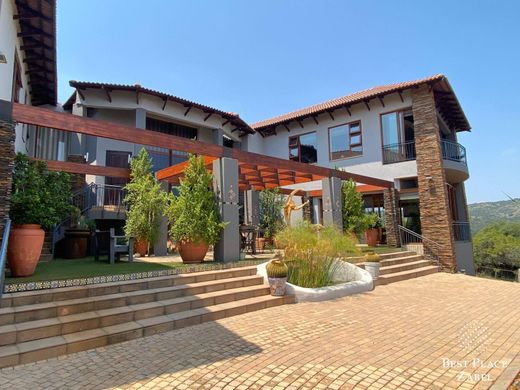 Luxury home in Hartbeespoort, Bojanala Platinum District Municipality