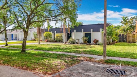 Luxury home in Cooper City, Broward County