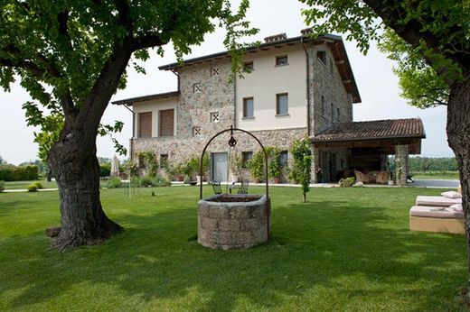 Villa - Peschiera del Garda, Provincia di Verona