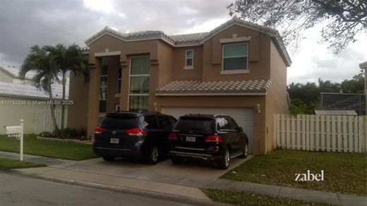 Luxury home in Pembroke Pines, Broward County