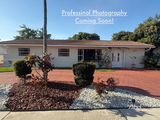 Luxury home in Miami Terrace Mobile Home, Miami-Dade