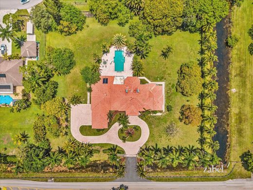 Luxury home in Davie, Broward County