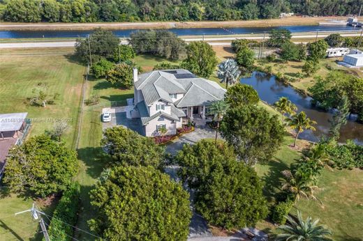 Luxury home in Southwest Ranches, Broward County