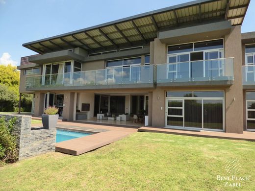 Villa in Kempton Park, Ekurhuleni Metropolitan Municipality