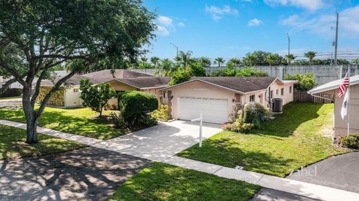 Luxury home in Cooper City, Broward County