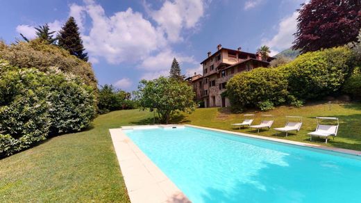 Villa in Porto Valtravaglia, Provincia di Varese