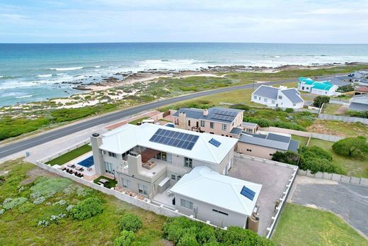 Luxury home in Struisbaai, Overberg District Municipality