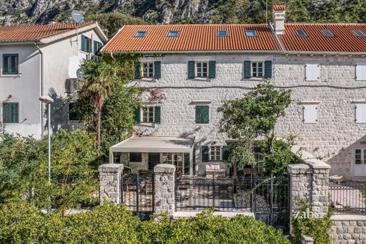 Villa in Dobrota, Kotor