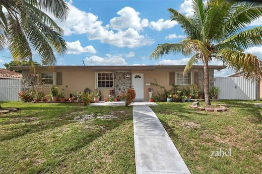 Luxury home in South Miami Heights, Miami-Dade