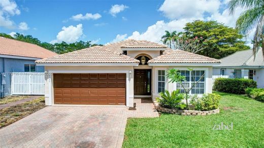 Luxury home in Pembroke Pines, Broward County