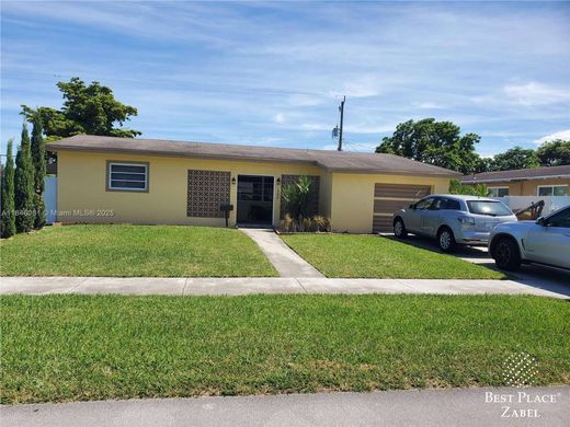 Luxury home in Miami Gardens, Miami-Dade