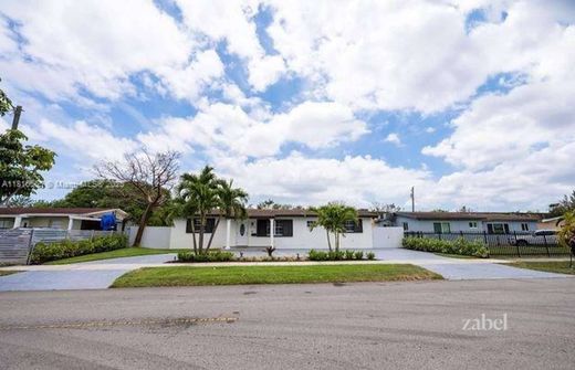 منزل ﻓﻲ Andover, Miami-Dade County
