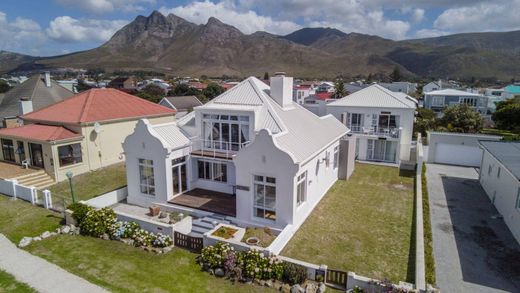 Luxury home in Kleinmond, Overberg District Municipality