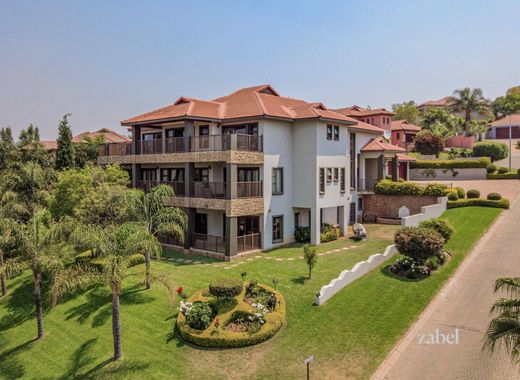 Luxury home in Hartbeespoort, Bojanala Platinum District Municipality