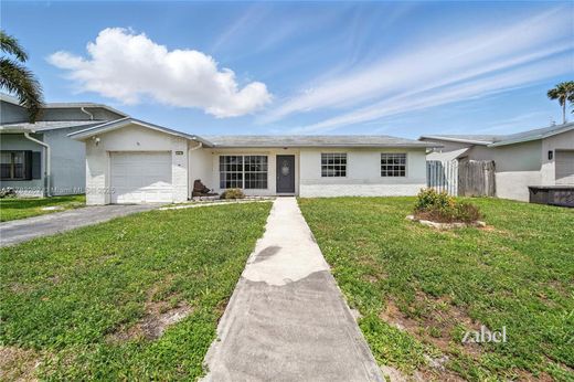 Luxury home in Sunrise, Broward County